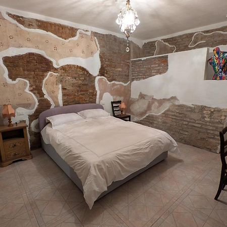Il Castello Delle Dame - Lo Scudiero Vigevano Eksteriør billede